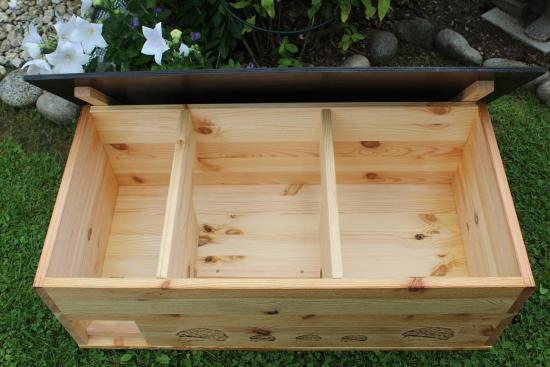 Preview: Woid Herz XXXXL Igelhaus (IG5) 2 mal lasiert incl Futterschalen