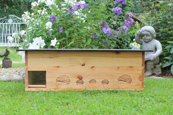 Preview: Woid Herz XXXXL Igelhaus (IG5) 2 mal lasiert incl Futterschalen