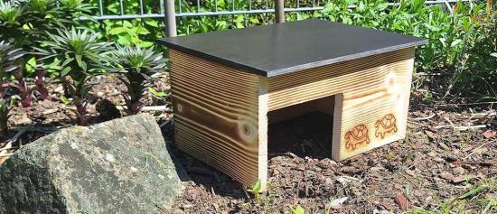 Preview: Woidherz large wooden tortoise shelter made from burnt pine wood