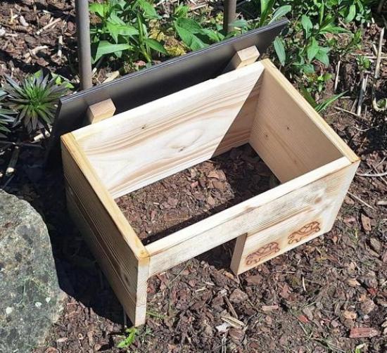 Preview: Interior view of Woidherz XXL wooden tortoise house for garden enclosure