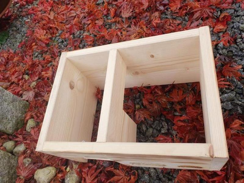 Woid Herz Hedgehog House Hedgehog Hotel (IG10) – varnished pine