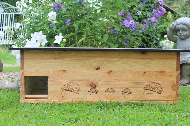 Woid Herz XXXXL Igelhaus (IG5) 2 mal lasiert incl Futterschalen