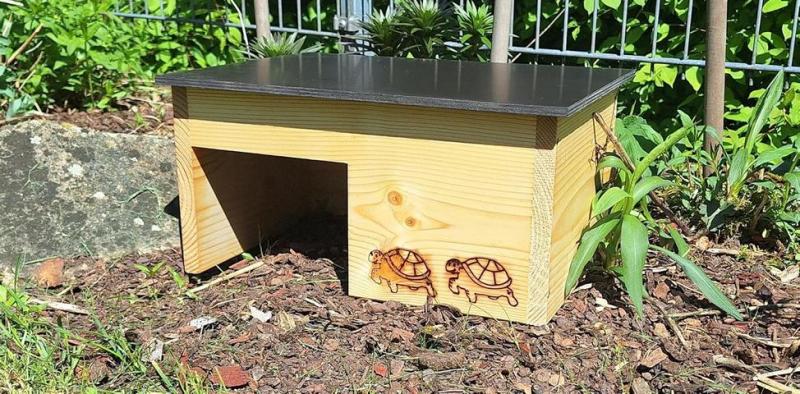 Woidherz large wooden tortoise shelter made from burnt pine wood