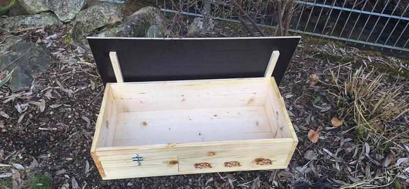 Entrance of Woidherz XXL tortoise house with sliding wooden door